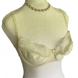 Vintage White Cream Lacy Sexy‎ Underwired Elegant Lingerie Womens Bra Size 36C